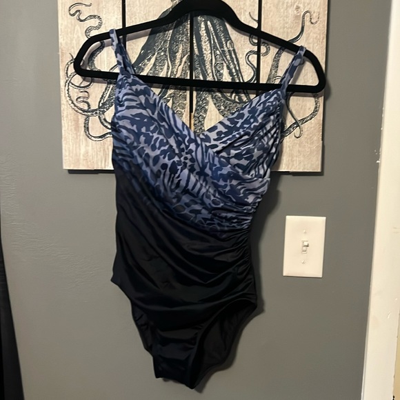 Women's Twist-Front Over the Shoulder One Piece Swimsuit Aqua Green Navy Blue M - Picture 1 of 4